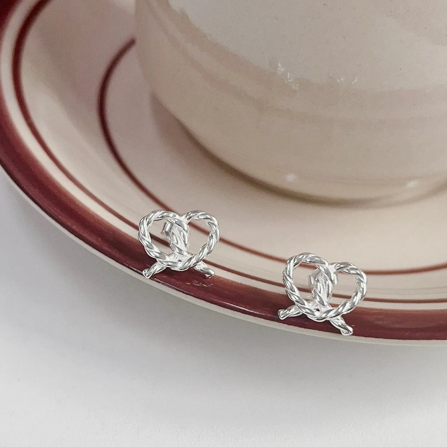 [Clearance] Pretzel Earrings